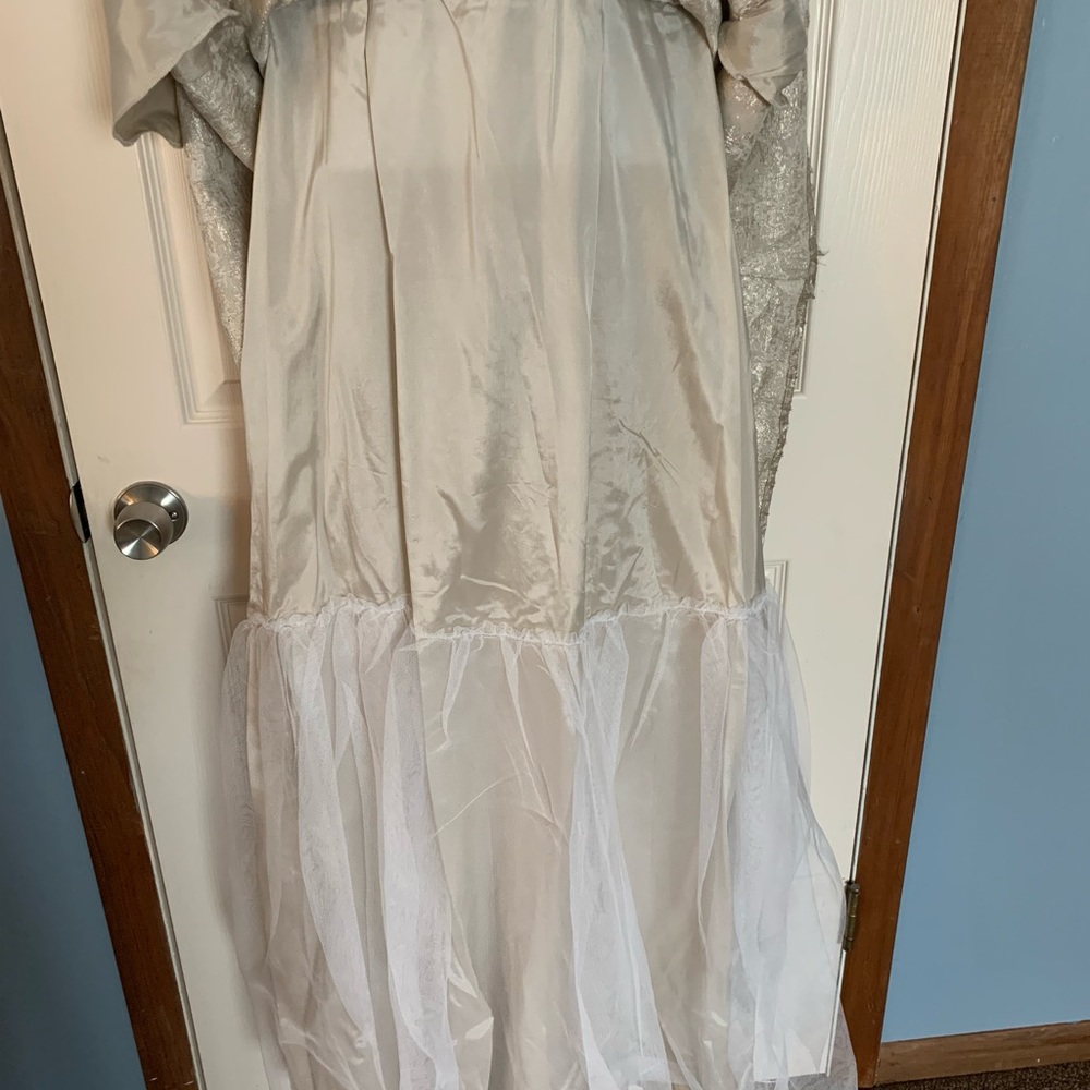 Eliza J sleeveless formal gown beaded accents fully lined with pockets!  Size 12 - Picture 7 of 10